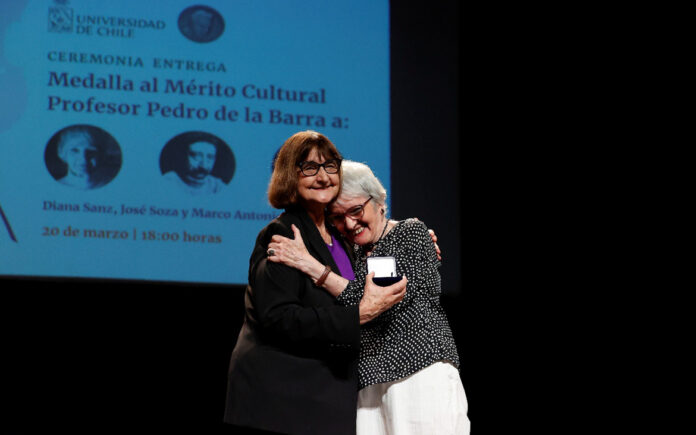 Elogio-a-la-Patria-Teatral-