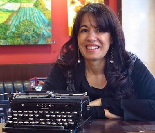 Viene Sandra Bianchi, activa protagonista de la microficción argentina