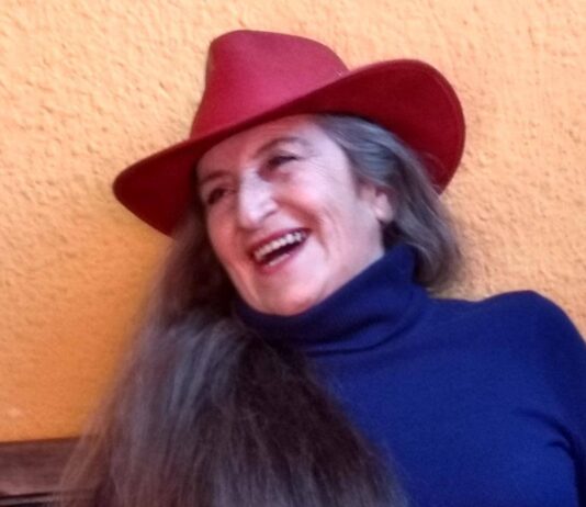 Pía Barros: “ Vamos a asombrarnos con maravillas brevísimas que nos habitan”